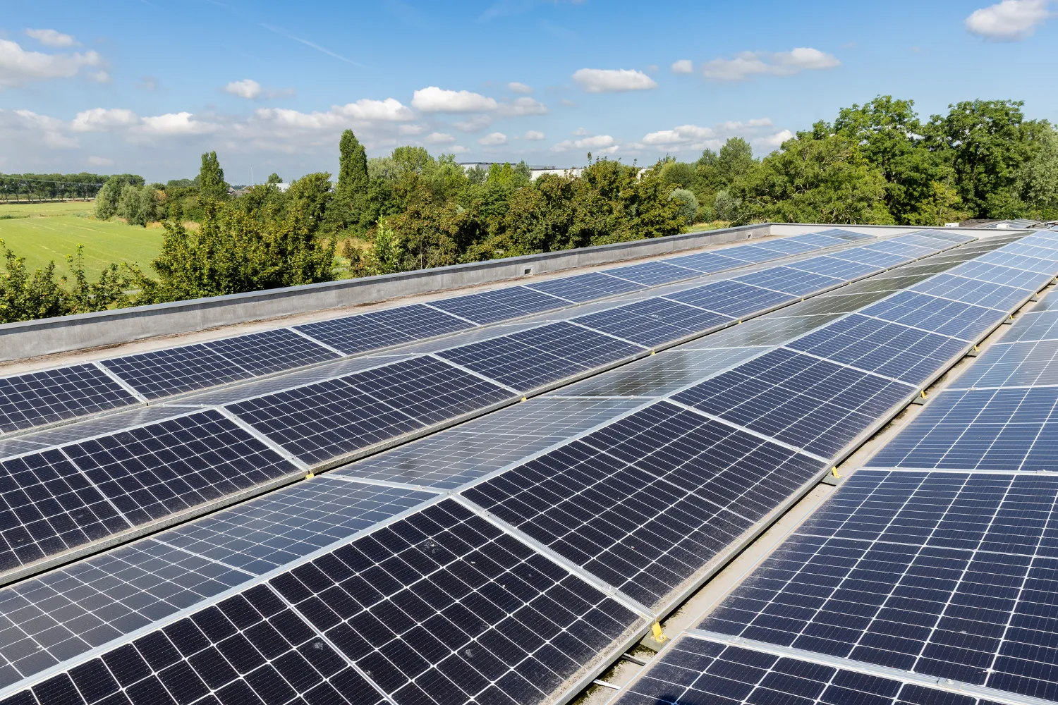 Zonnepanelen-van-Enoma-bij-Reikon